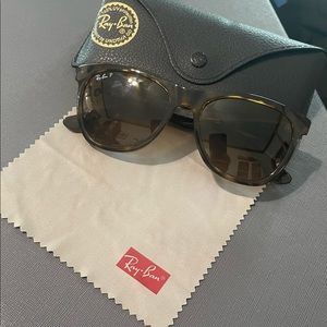 Ray-Ban Wayfarer 4184.